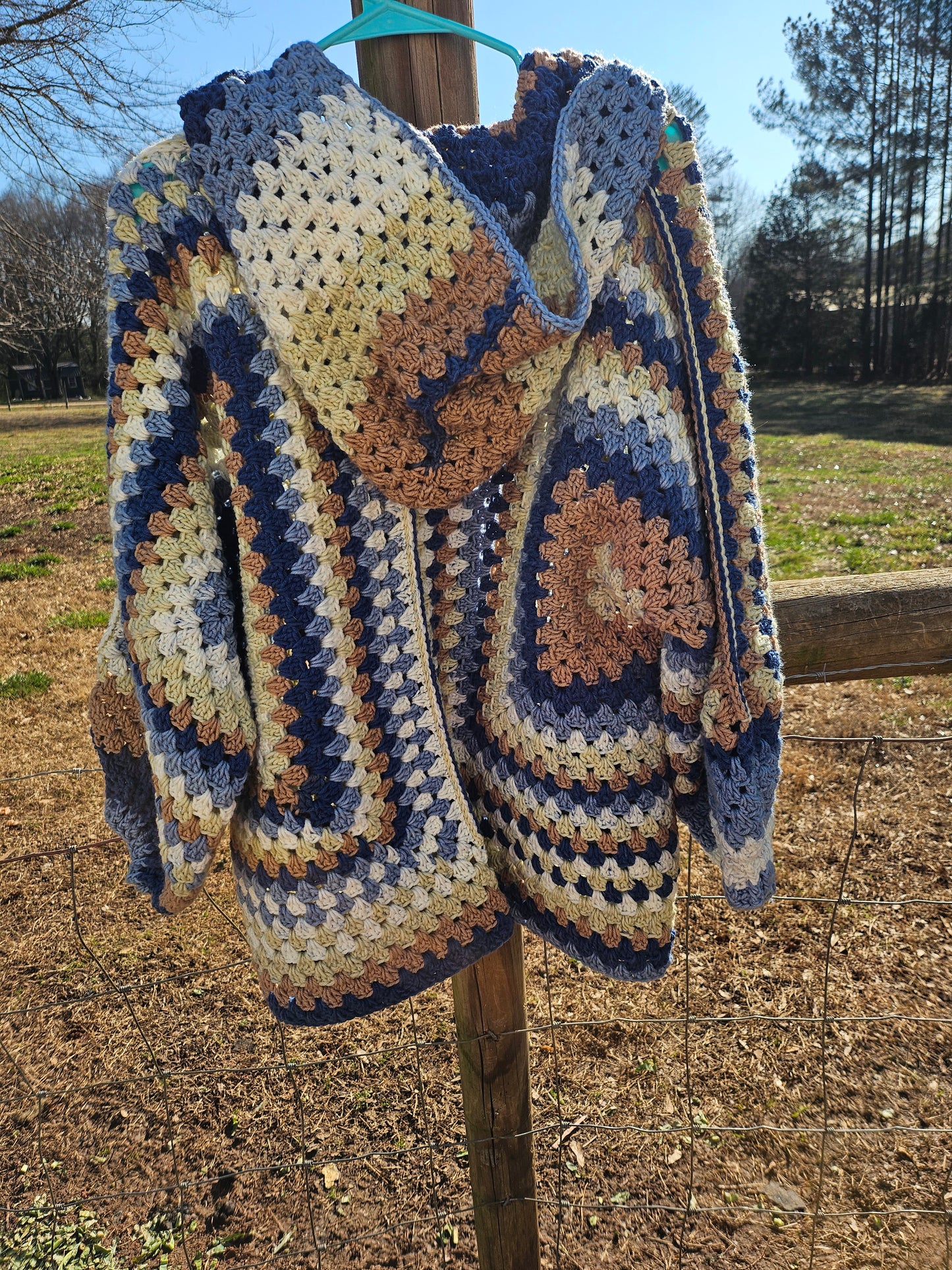 Hooded cardigan with pockets