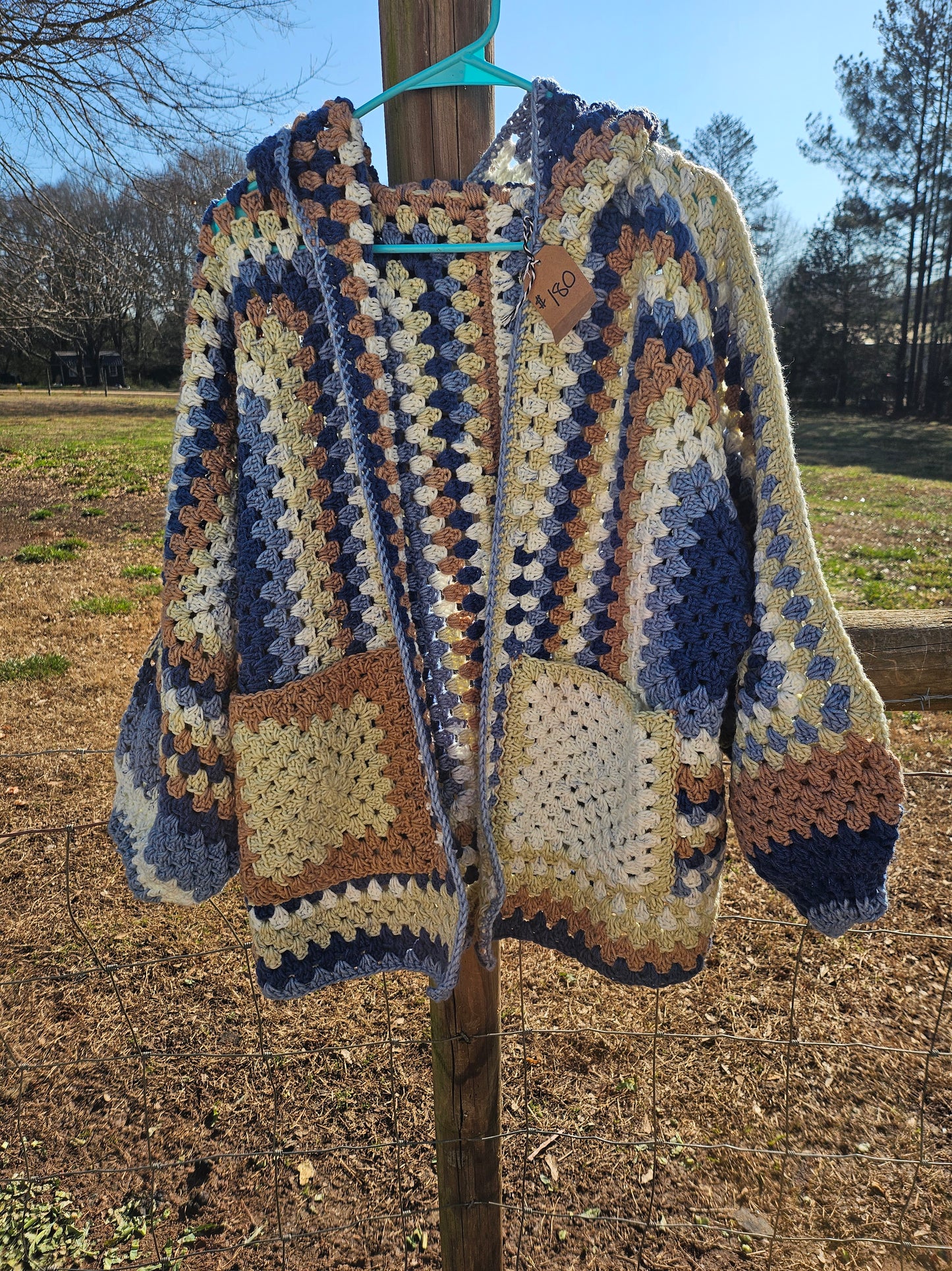 Hooded cardigan with pockets